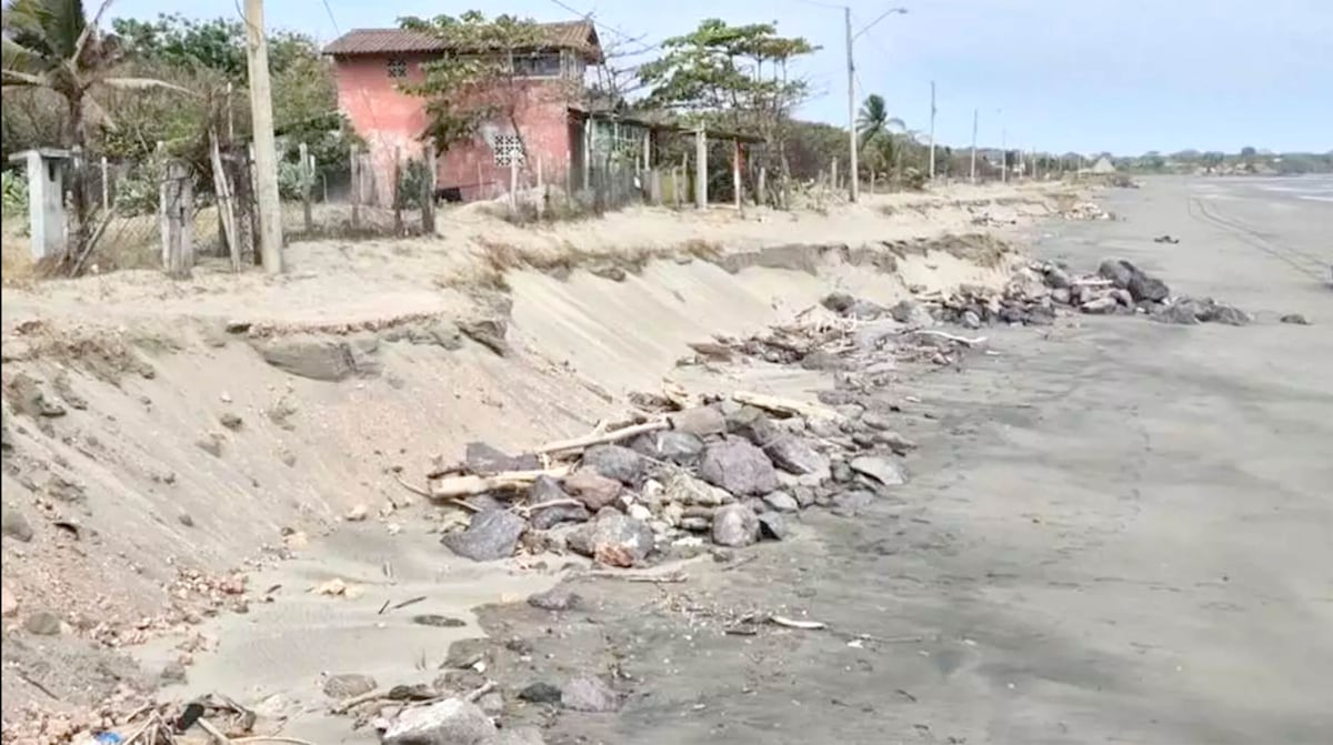 Comunidad exige soluciones ante erosión costera en su emblemática playa 