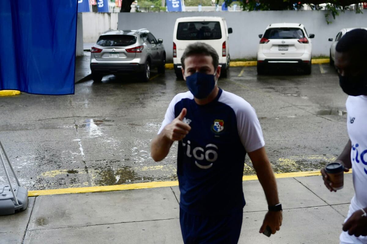 Amir Murillo recibe segunda dosis de la vacuna previo al partido contra México