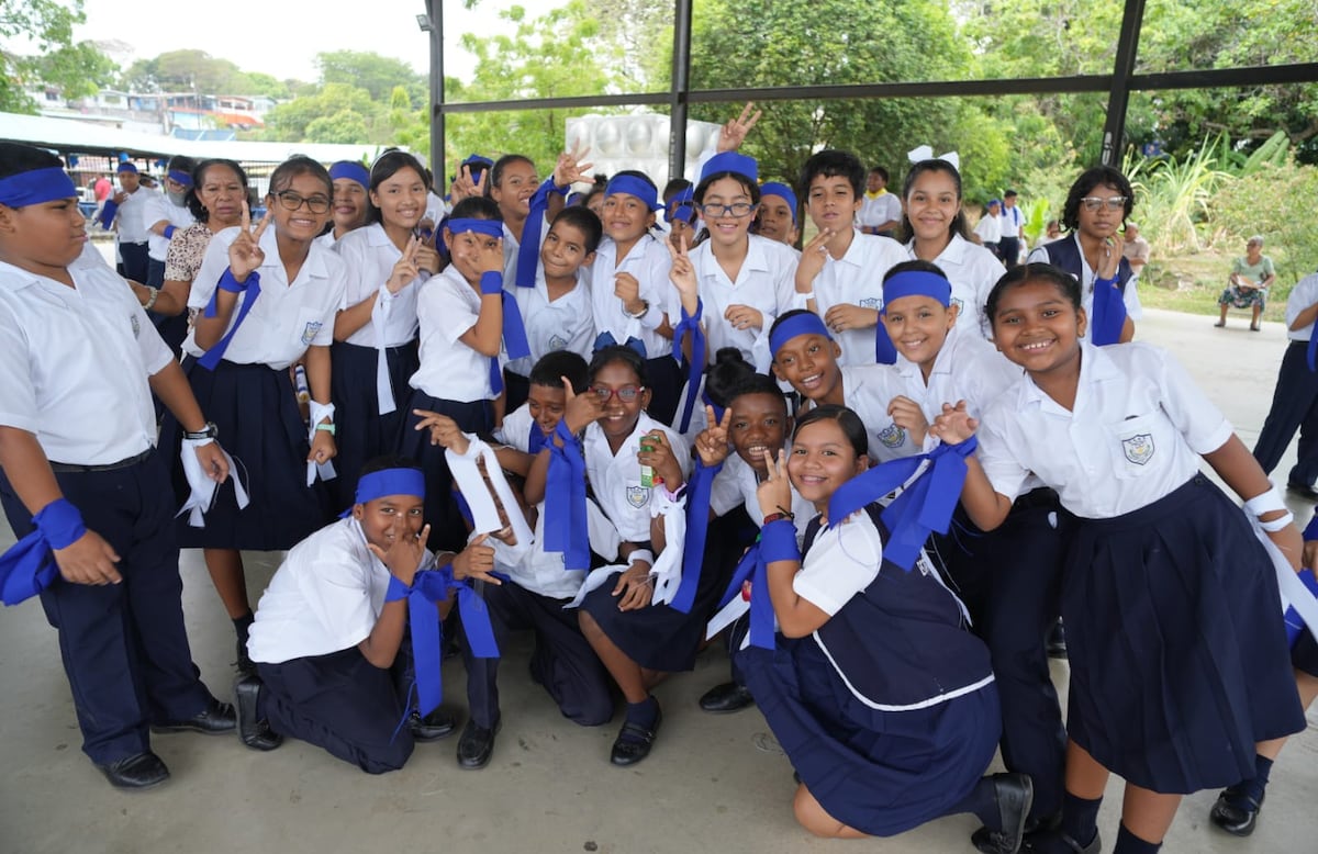 Celebran sus 75 años con estudiantes de la escuela Estado de Israel