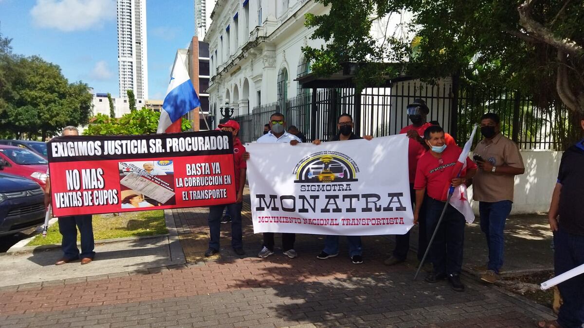 Protesta. Transportistas piden poner un alto a la corrupción y  a la  venta de cupos