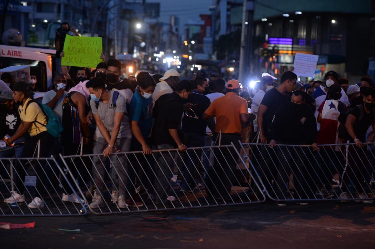 Esta vaina se acabó. Ciudadanos se toman las  calles para defender la democracia