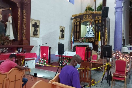 Turistas nacionales y extranjeros piden a gritos que abran iglesia de Cristo Negro en Portobelo, Colón