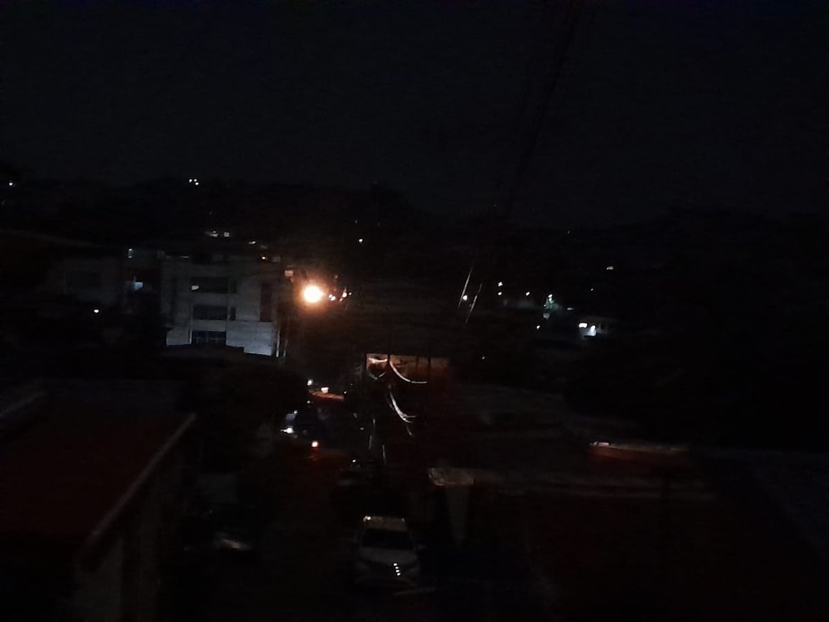 Blackout nacional tras explosión en planta eléctrica y restablecimiento gradual