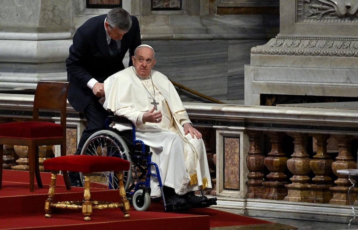 El Papa ha denunciado el ‘cáncer de la corrupción’ en la Vigilia de Pascual en la basílica de San Pedro