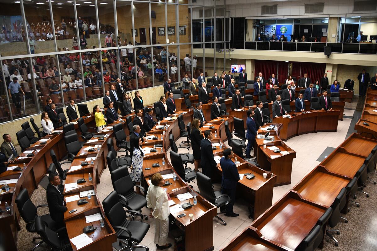 Diputados integran comisiones permanentes mediante nóminas de consenso