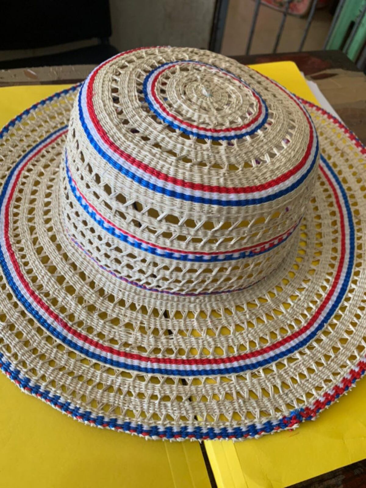  Experiencia gratificante. Privados de libertad confeccionan sombreros pinta ‘os