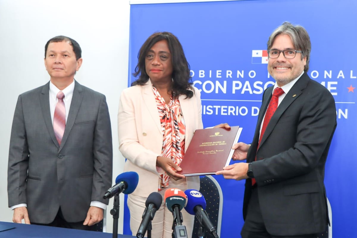 Nueve centros educativos de Veraguas ahora forman parte oficial del patrimonio del Estado