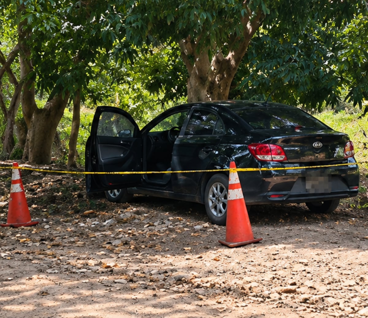 ¡Puerta abierta y un cadáver en La Chorrera! Un carro levantó sospechas y lo que encontraron dentro fue escalofriante +VIDEO