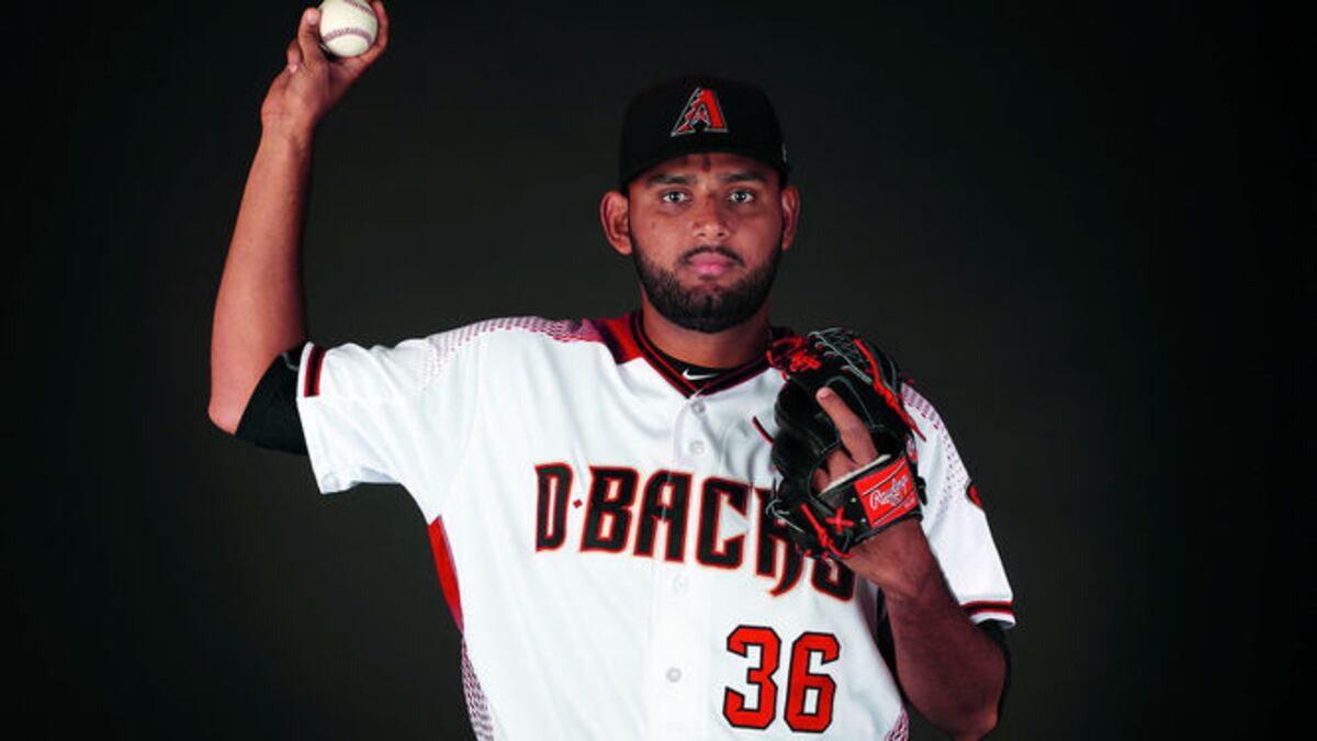 Enrique Burgos Jr. busca otro chance de regresar al béisbol de Grandes Ligas