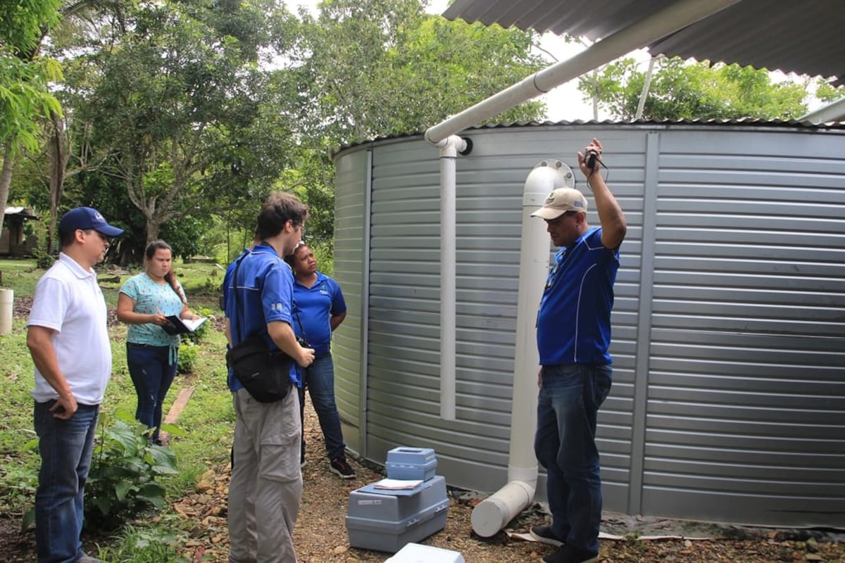 Cosecha de agua de lluvia para escuelas en Darién