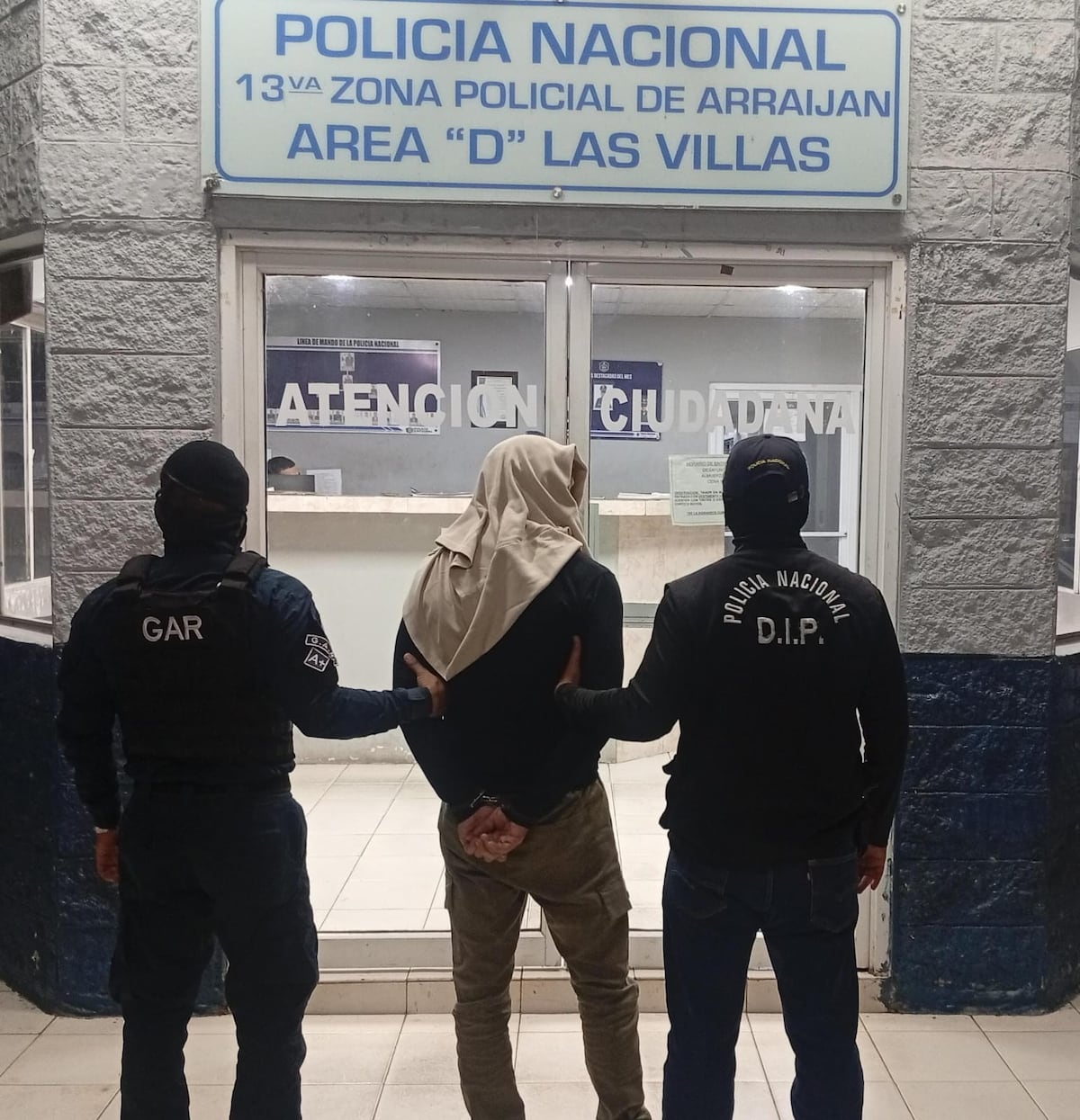Escopeta, municiones y 30 plantones de marihuana: esto le encontraron a un colombiano durante un allanamiento en Vacamonte