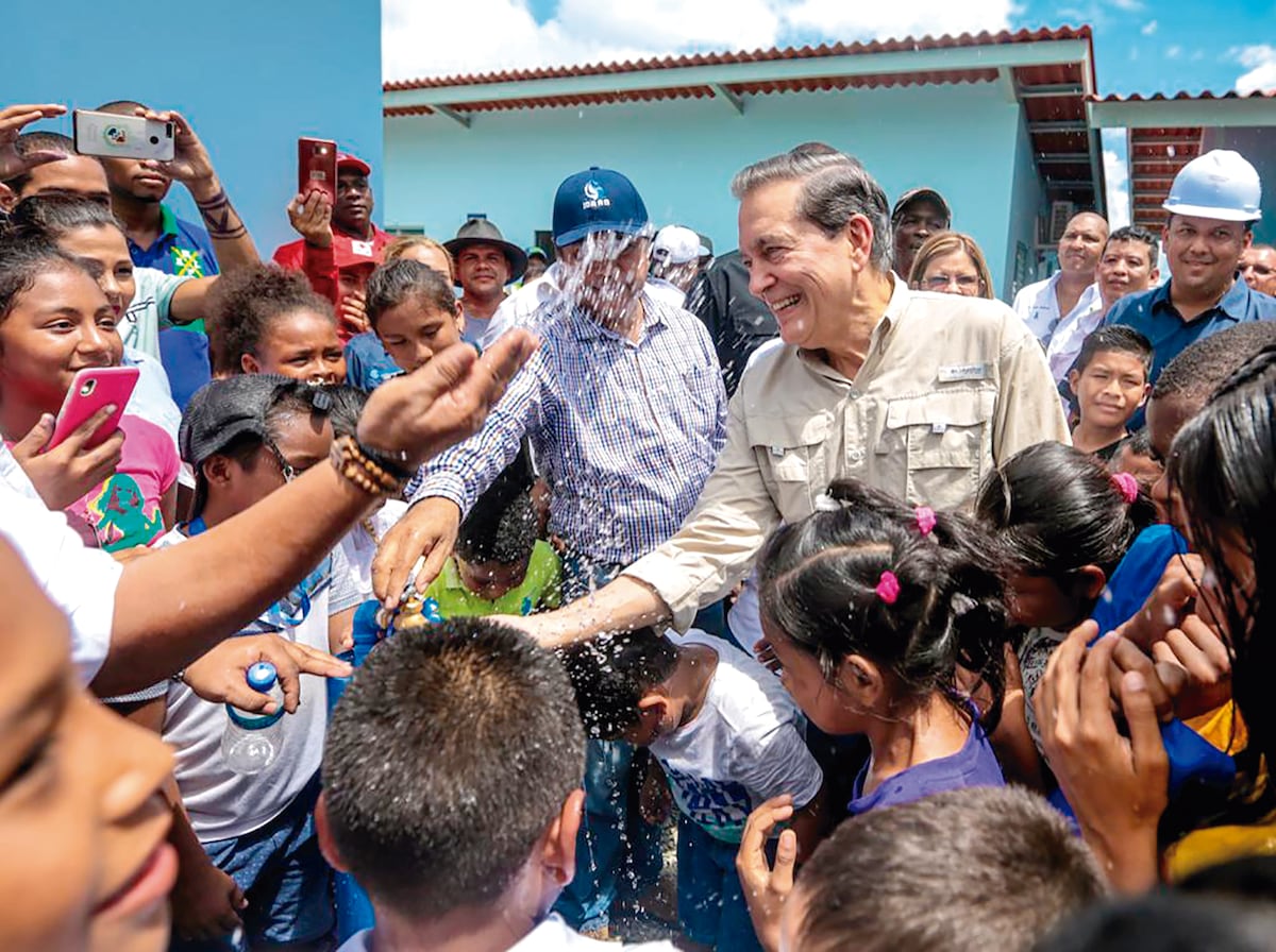 Cortizo escucha rosario de necesidades de la población en Darién 