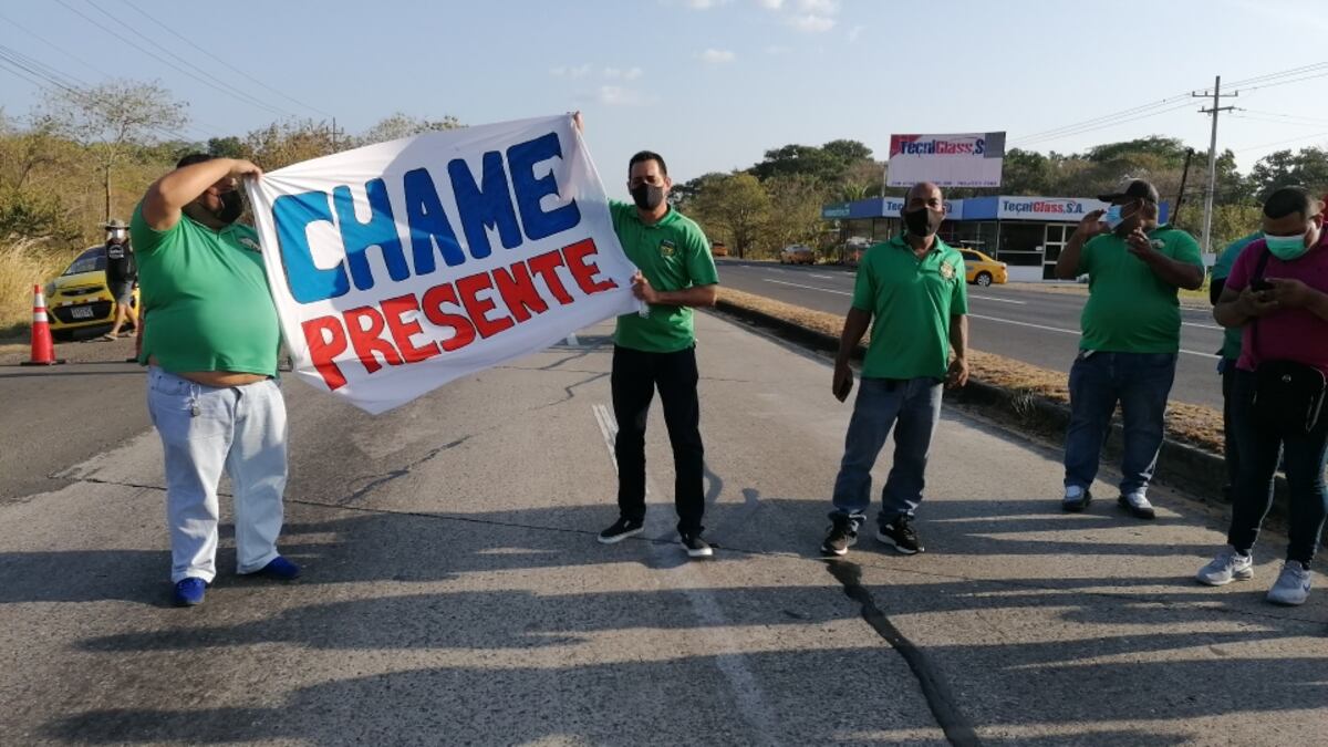 Cierran la calle por horas. Moradores de Chame están cansados de las inversiones de carriles