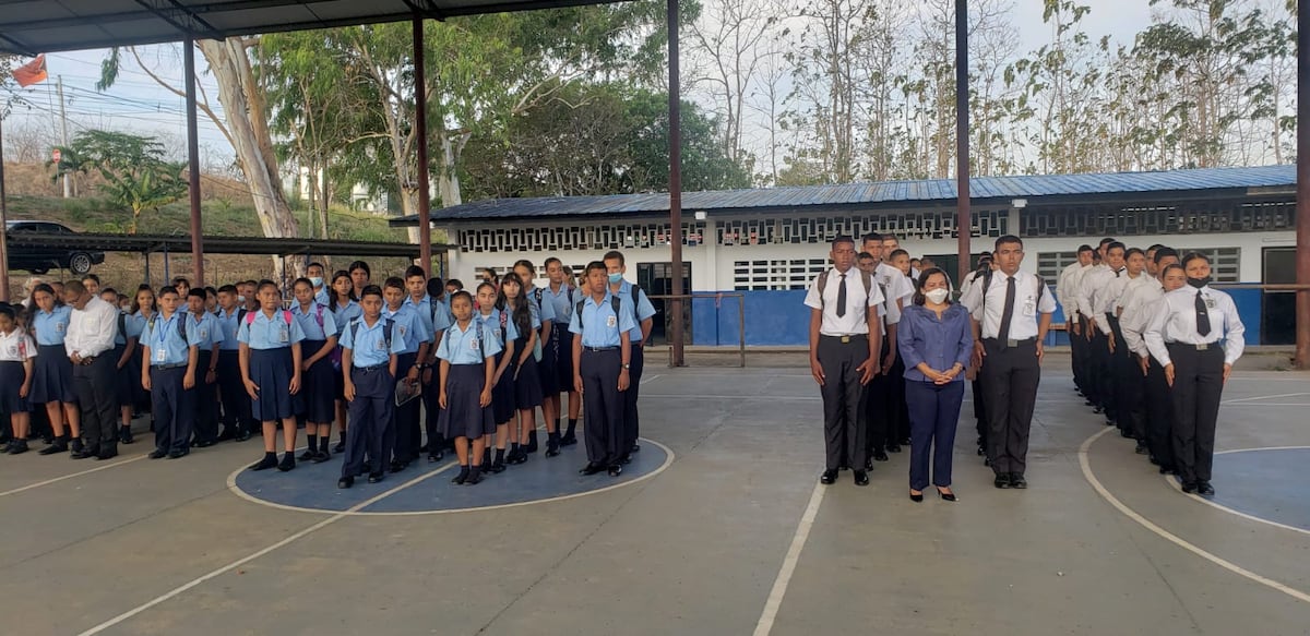 Escuela Ernestina Sucre de Pocrí de Los Santos inicia año escolar 2023 y espera nombramientos de docentes de Física y de Marina. Video