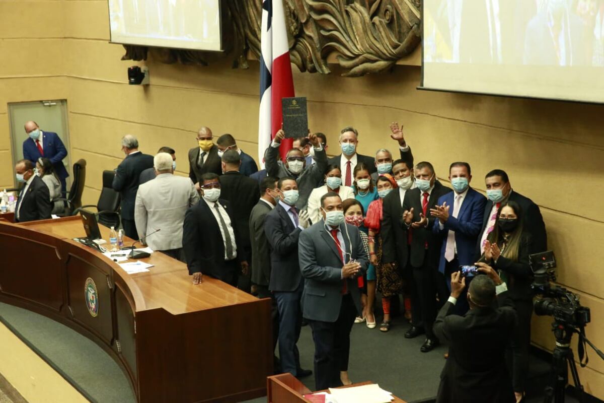 Diputados se ‘tiran’ entre ellos en medio del coronavirus