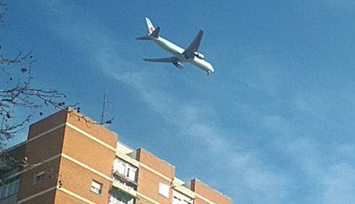 Última Hora. Madrid se prepara para aterrizaje de emergencia de un vuelo de Air Canadá con ciento de personas abordo