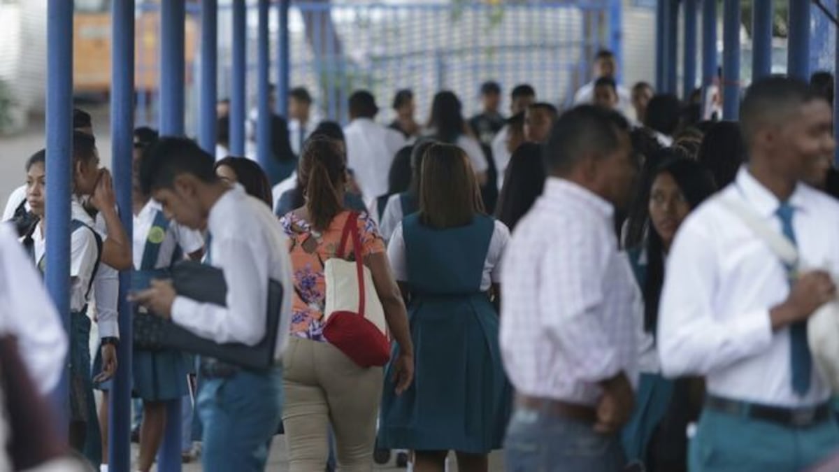 Profe ‘La Wachi’ manda a los pelaos de media y premedia a ver las clases de primaria