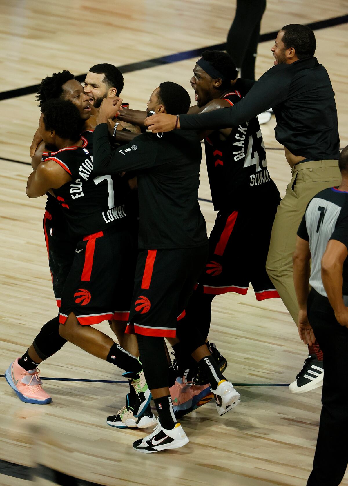 Raptors y Clippers ganan en semifinales de la NBA