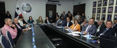 Jubilados buscan nuevo acuerdo sobre descuentos tras veto al proyecto 226