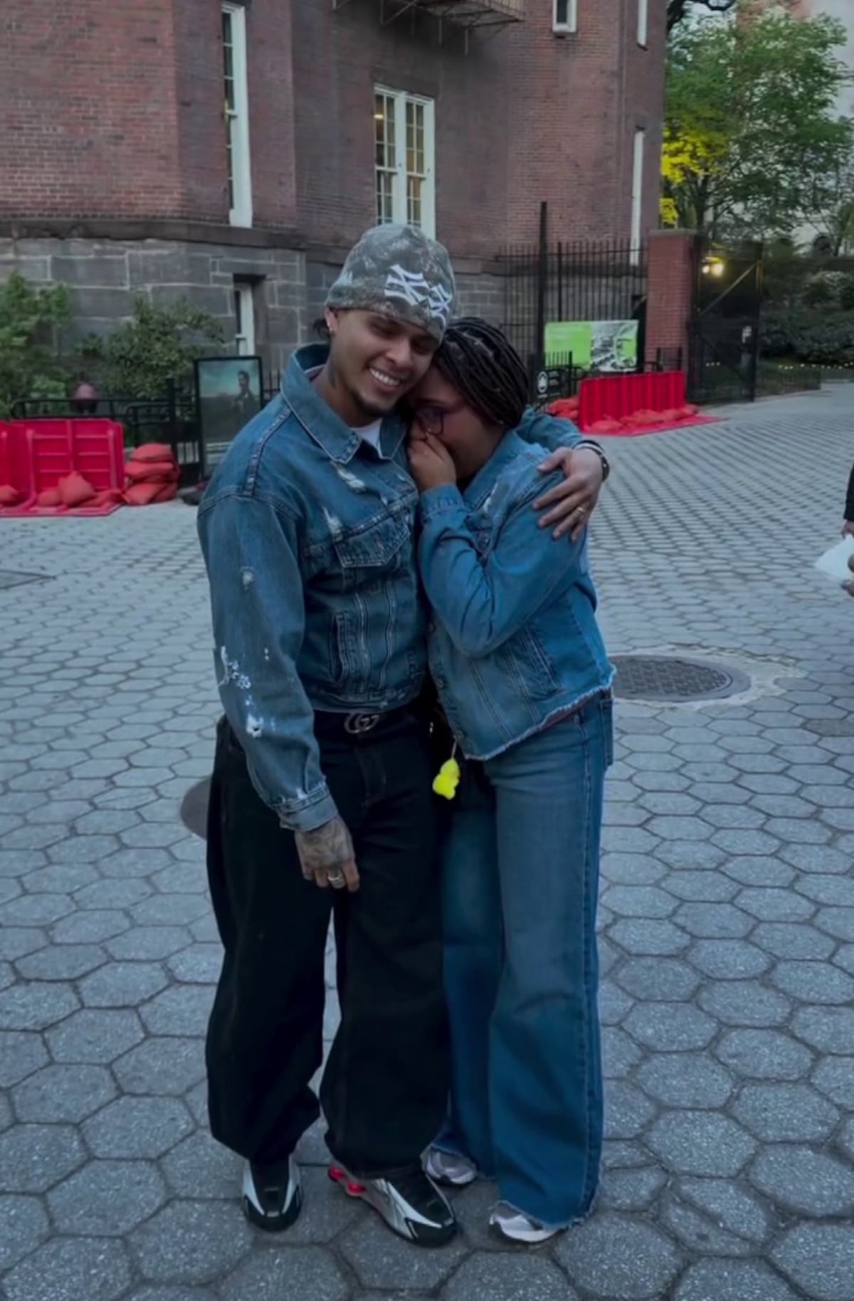 El Tachi le cumple el sueño a joven fan en Nueva York con emotiva sorpresa