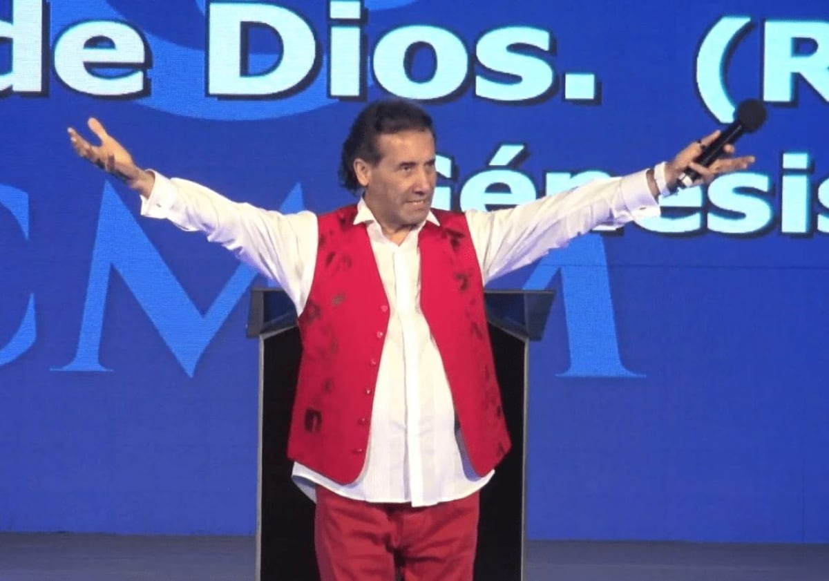 Increíble. Pastor se aprovechó de los fieles vendiendo ‘gel antibacterial bendito’ contra el coronavirus | Video