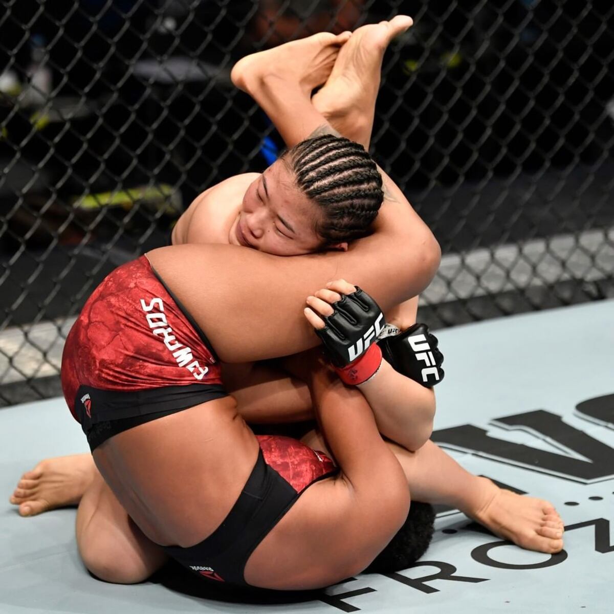 Panameña triunfa en Emiratos Árabes.  ‘La Pantera’ venció a la china en su debut en la UFC. Video