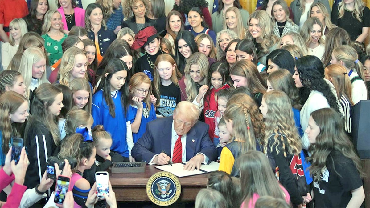 ¡Se acabó! Trump prohíbe a mujeres transgénero en deportes femeninos