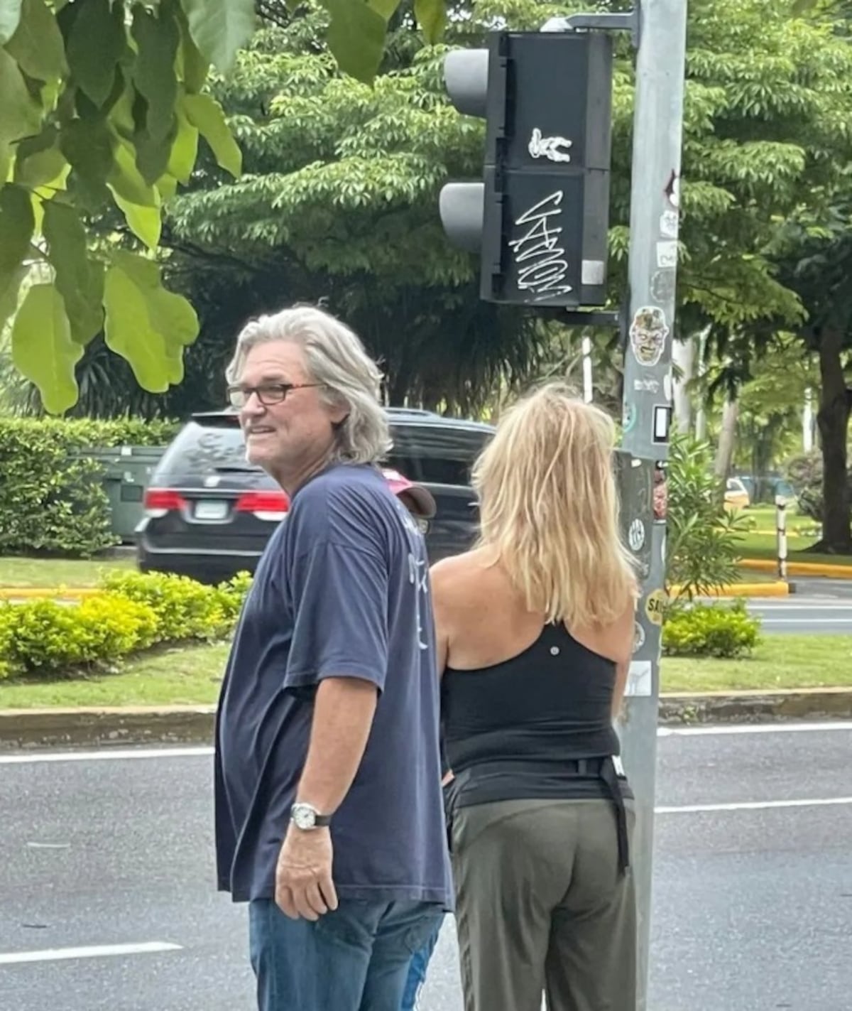 Bien sencillos. Kurt Russell y Goldie Hawn se pasean por las calles de Panamá