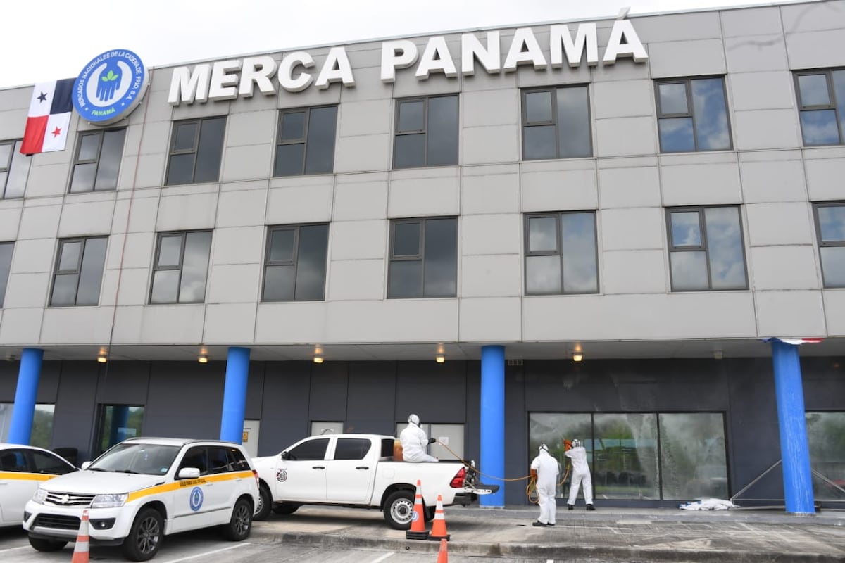 Aprovechando cuarentena absoluta, desinfectan Merca Panamá