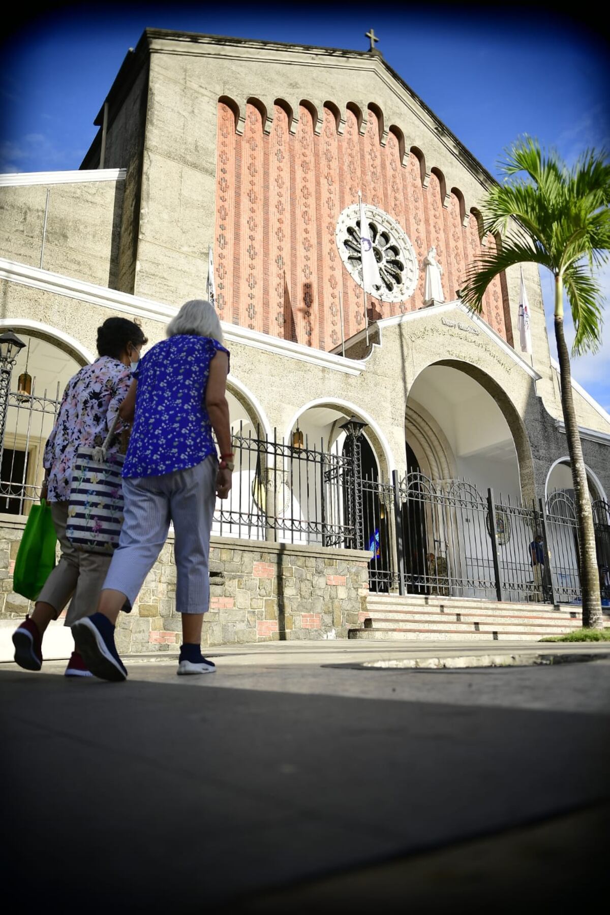 Impactante. Se esperan milagros. Réplica exacta de la casa de Don Bosco y  hueso del brazo con el que bendecía, impresionan a devotos en Panamá