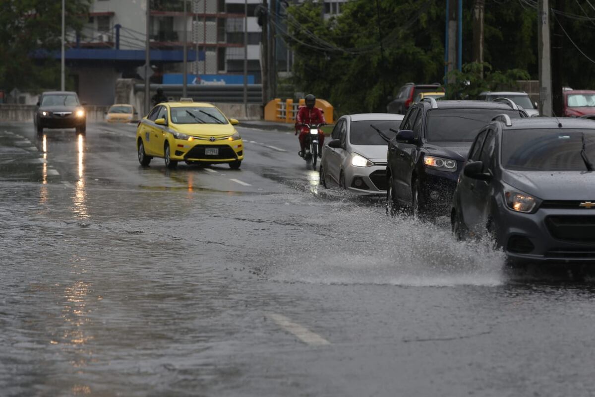 Reportan fuertes ráfagas de viento y lluvia en Panamá. Precaución