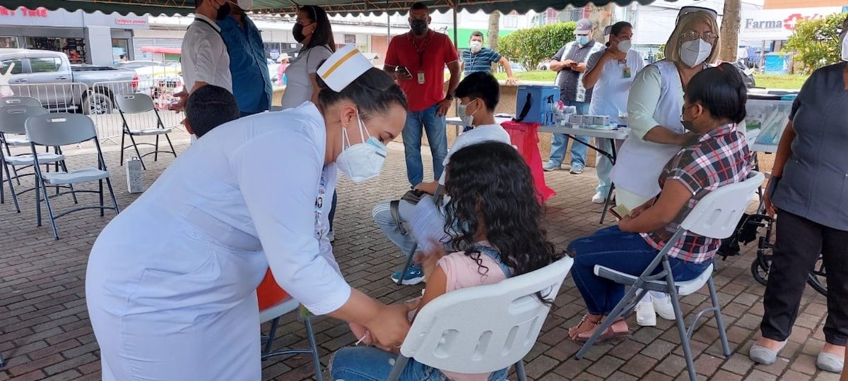 Enrique Lau pide a los padres que por favor hagan el esfuerzo y vacunen a sus niños. Video