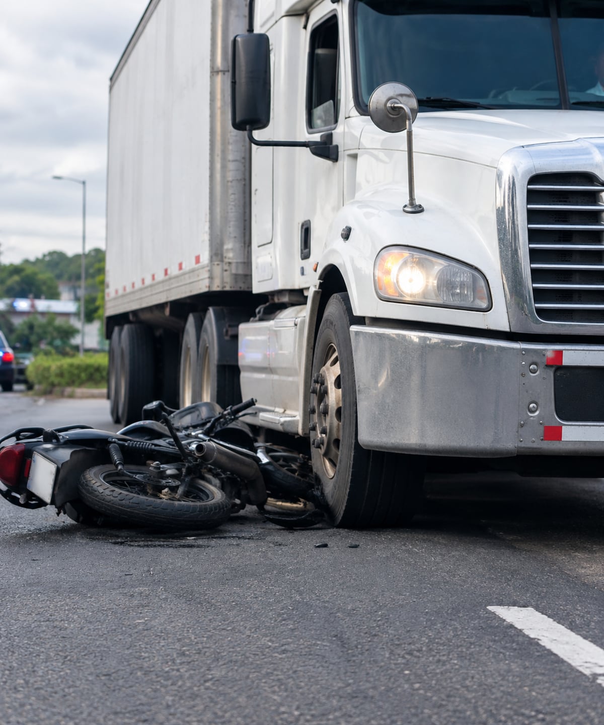 Tragedia en Brisas del Golf: motociclista queda debajo de un articulado