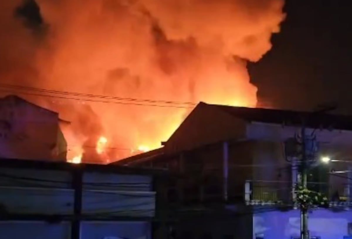‘Salgan porque se va a incendiar’: Barboni revela testimonio tras el fuego en San Felipe; Chandler y Chong piden investigar los tres siniestros