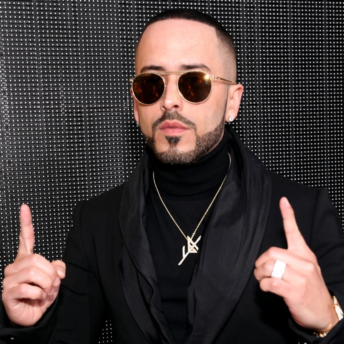 El Chombo puso a Yandel a hacer regaetón de la ‘mata’. Dice que si ve al pana le saca el ‘deo’ +Video