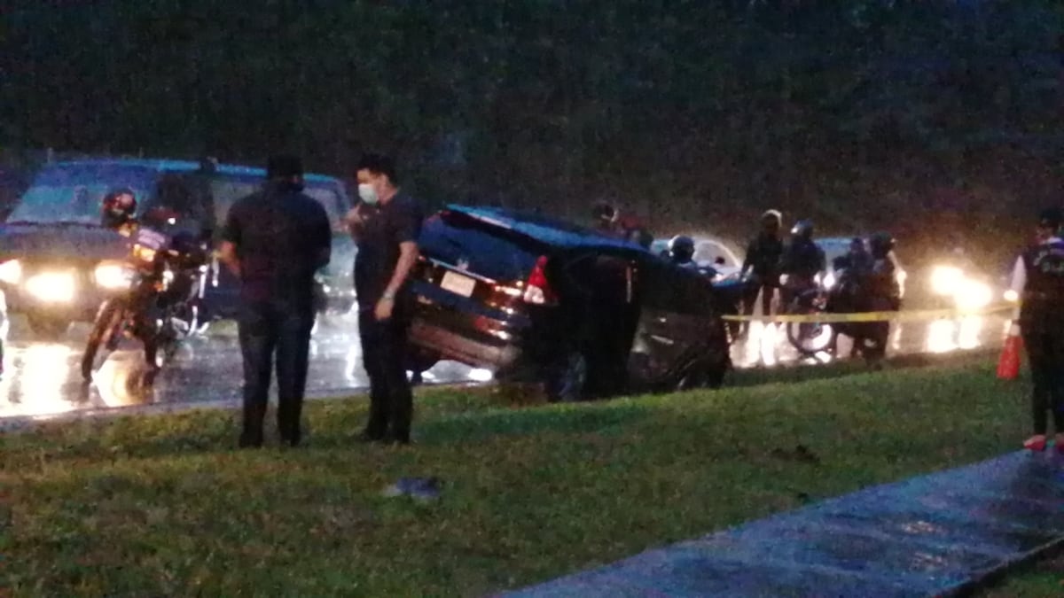 Se llevan a los niños dentro del carro que robaron