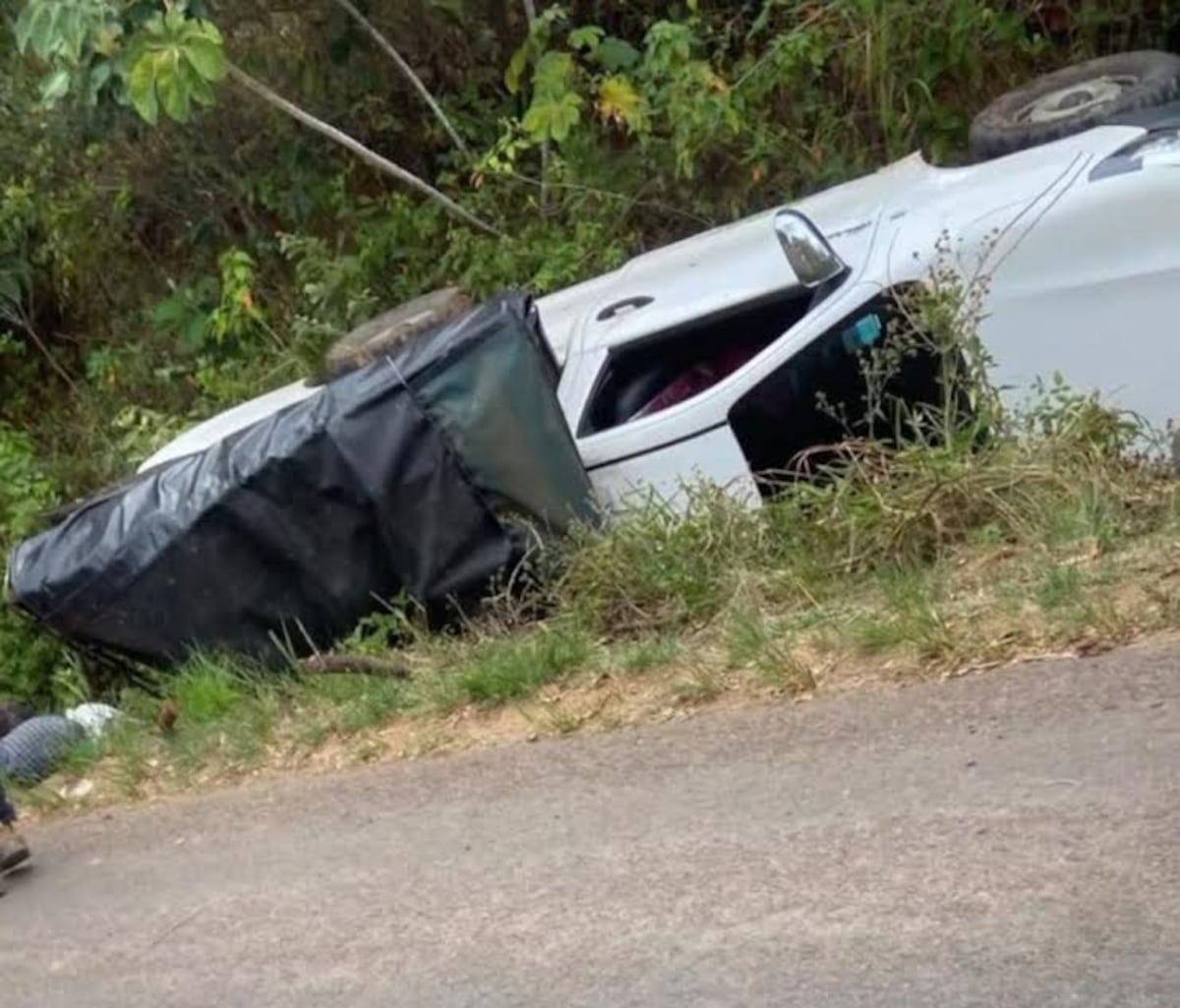 Tragedia en Coclé: Un muerto y siete heridos tras vuelco de vehículo 