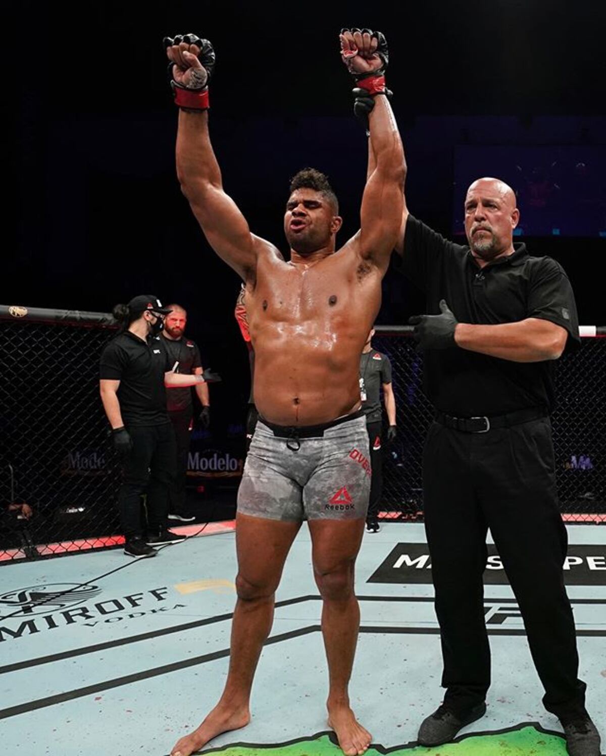 Overeem despacaha a Walt Harris en el combate estelar de la velada de UFC 249