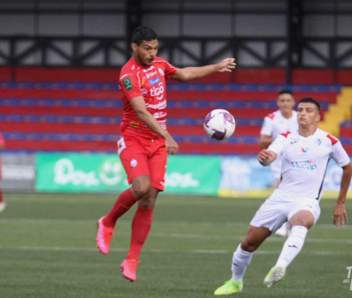 Machado y Alajuelense dejan escapar el triunfo en el clásico del fútbol de Costa Rica. Video