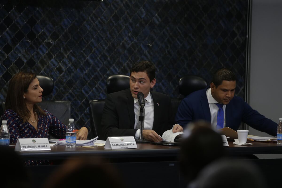 Juan Diego Vásquez denuncia irregularidades en Comisión de Credenciales