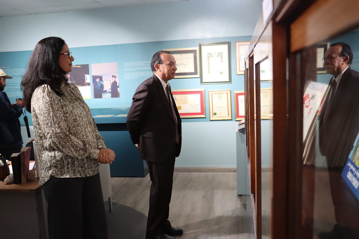 Homenaje al legado cultural de Carlos Francisco Changmarín en la Biblioteca Simón Bolívar