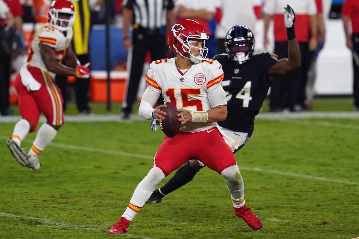 Pat Mahomes le gana duelo de QB a Lamar Jackson