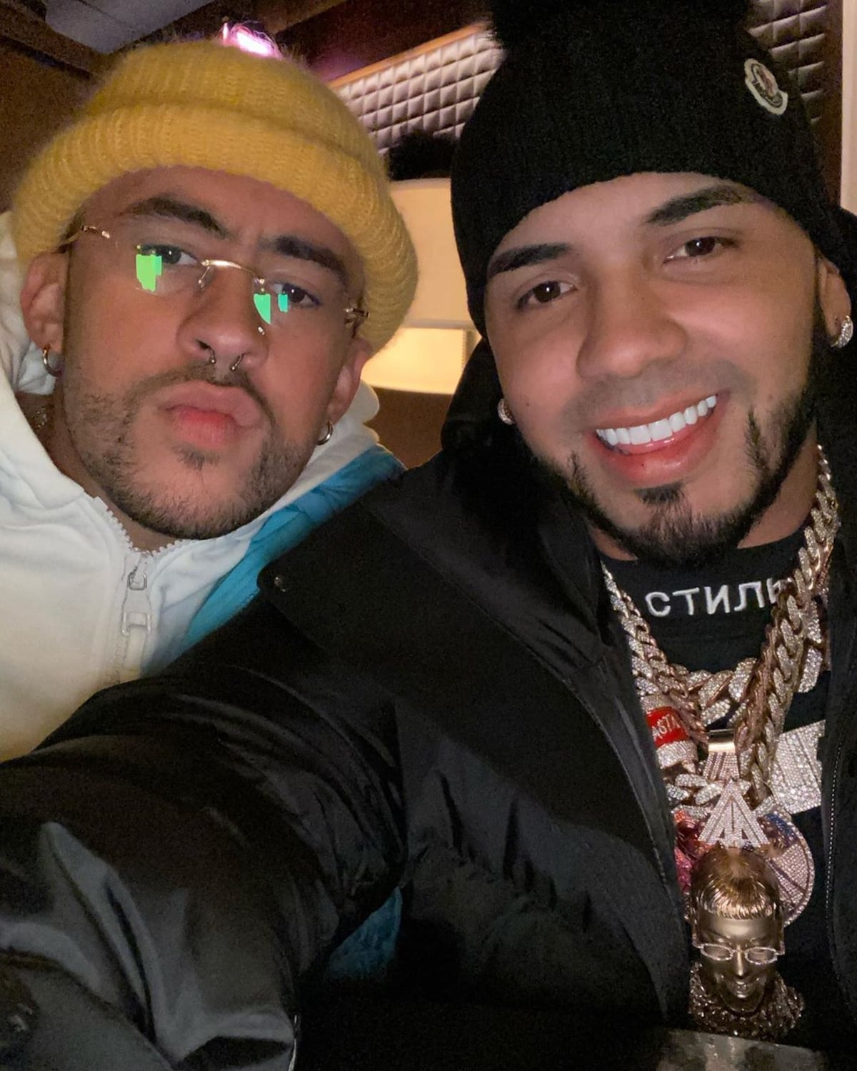 Bad Bunny y Anuel AA hablan de Dios en nuevo tema musical