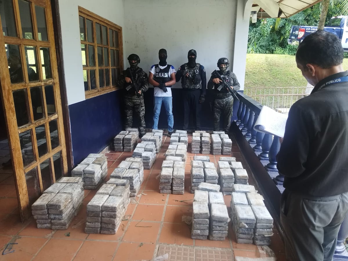 Decomiso millonario en Colón: Incautan 399 paquetes de droga en operativo relámpago