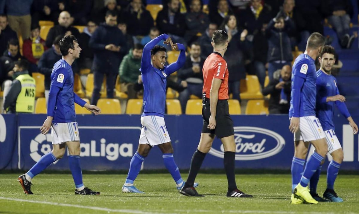 Gol panameño gol, doblete de Yoel Bárcenas en triunfo del Real Oviedo