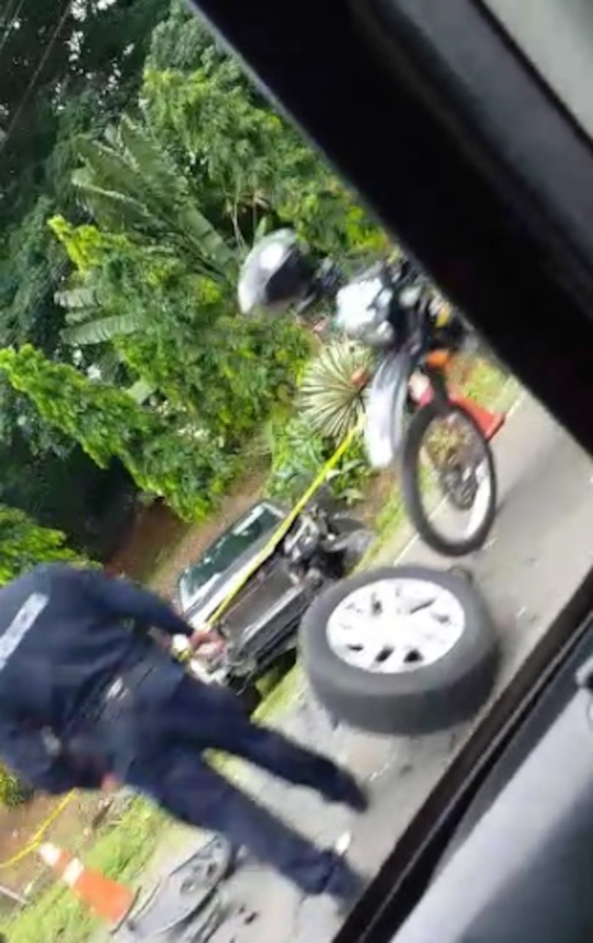 Robo en Albrook Mall. Se llevan un auto, le montan persecución impresionante. Atropellan a dos linces. Video