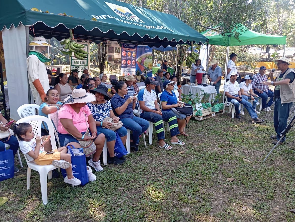 Del lago a la mesa: Feria Campesina revive el orgullo por la producción local