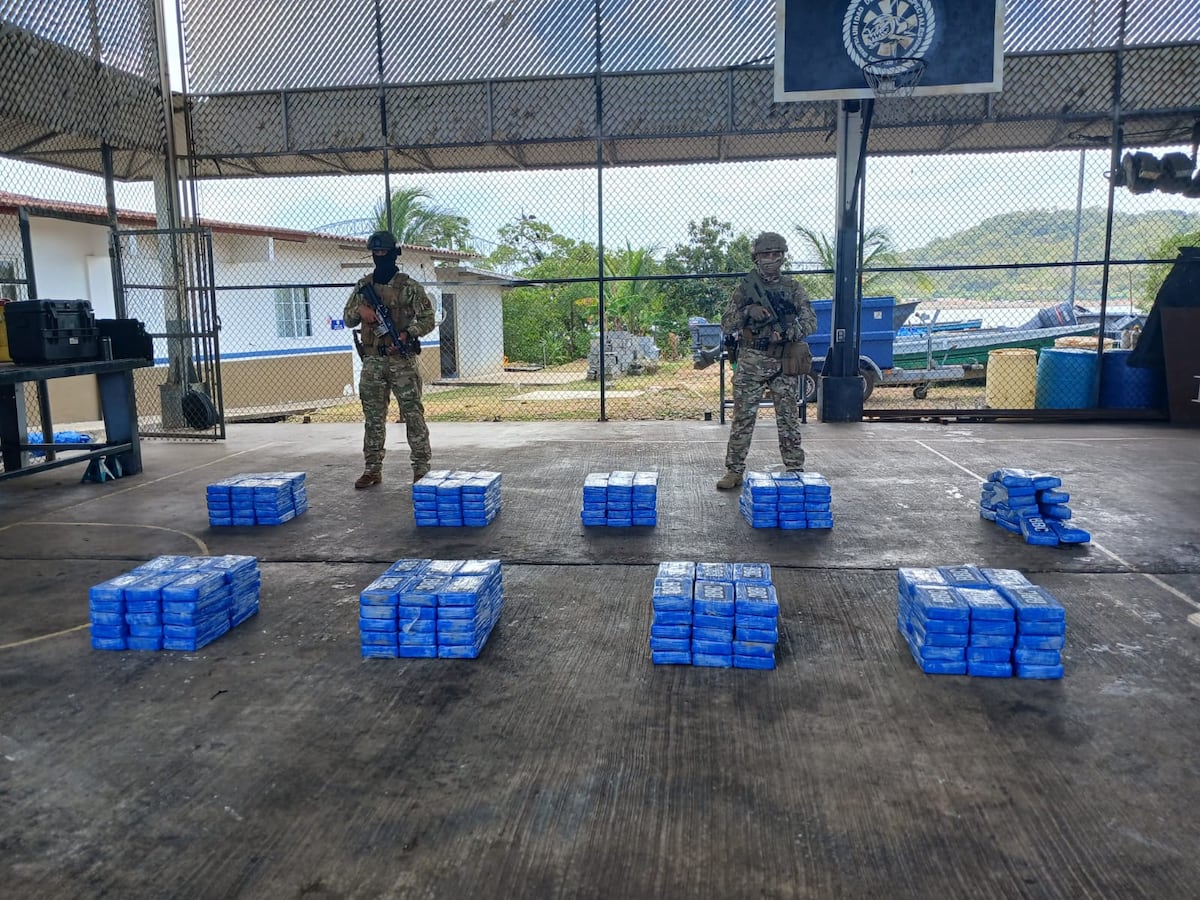 Lancha a toda velocidad no logró escapar: Incautan de presunta droga en Punta Chame 