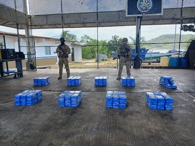 Lancha a toda velocidad no logró escapar: Incautan de presunta droga en Punta Chame 