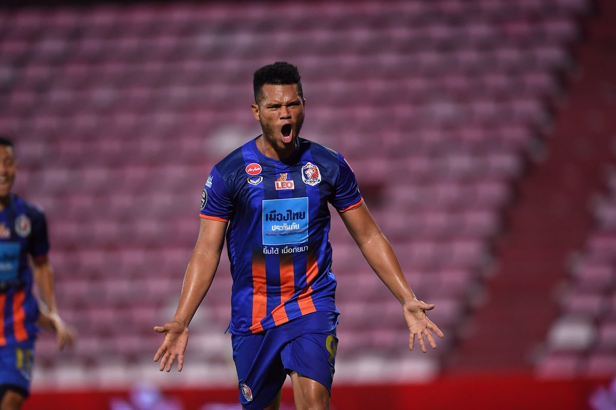 Qué será del futuro del panameño Rolando Blackburn ahora que acaba préstamo en Tailandia